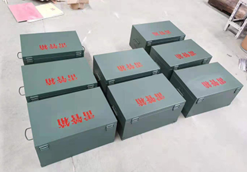 宁陕炸药箱和雷管箱一般是怎么存放的？